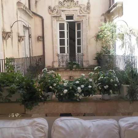 Ortigia Family House *