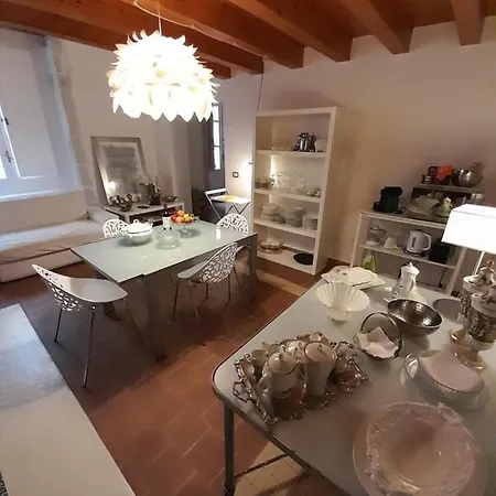 Ortigia Family House דירה *