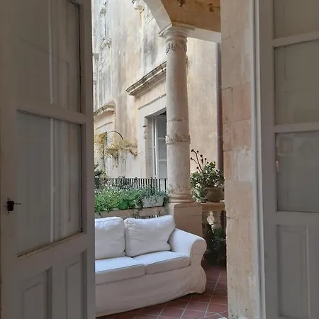 Ortigia Family House דירה