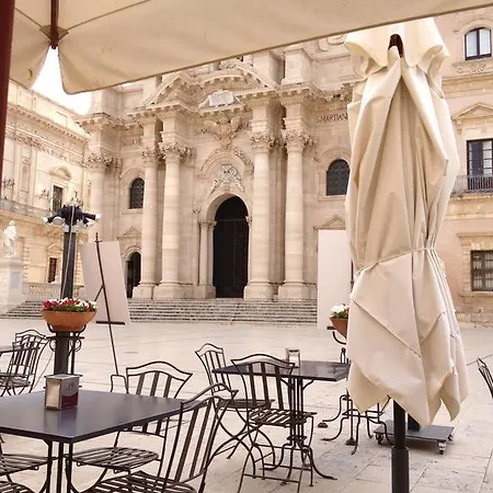 Ortigia Family House