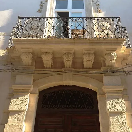 Ortigia Family House