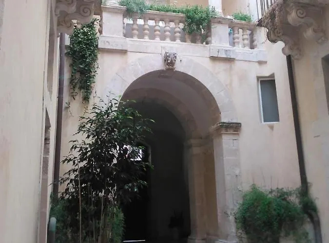 Lägenhet Ortigia Family House Syrakusa